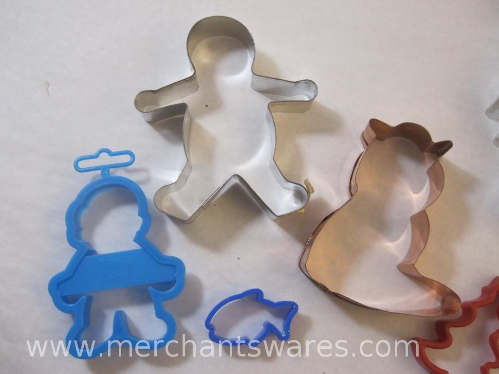 Assorted Vintage Cookie Cutters, Metal and Plastic, 11 oz