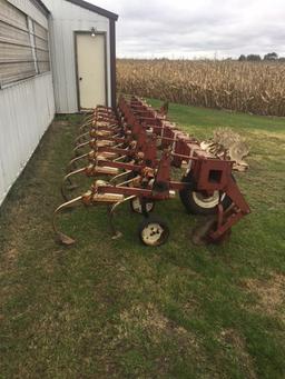 IH 153 8-row cultivator, 30" row, not folding, with rolling shields