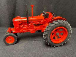 1/16th Scale Spec Cast Case DC Tractor