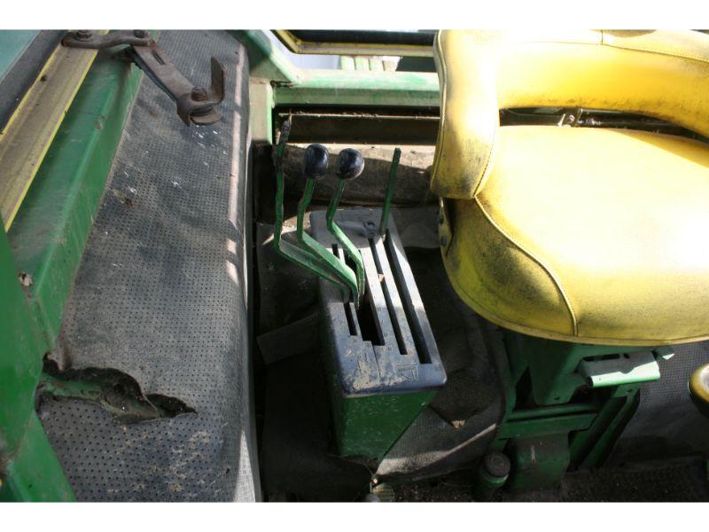 1970 JD 2520 Dsl. Tractor, *Side Console*