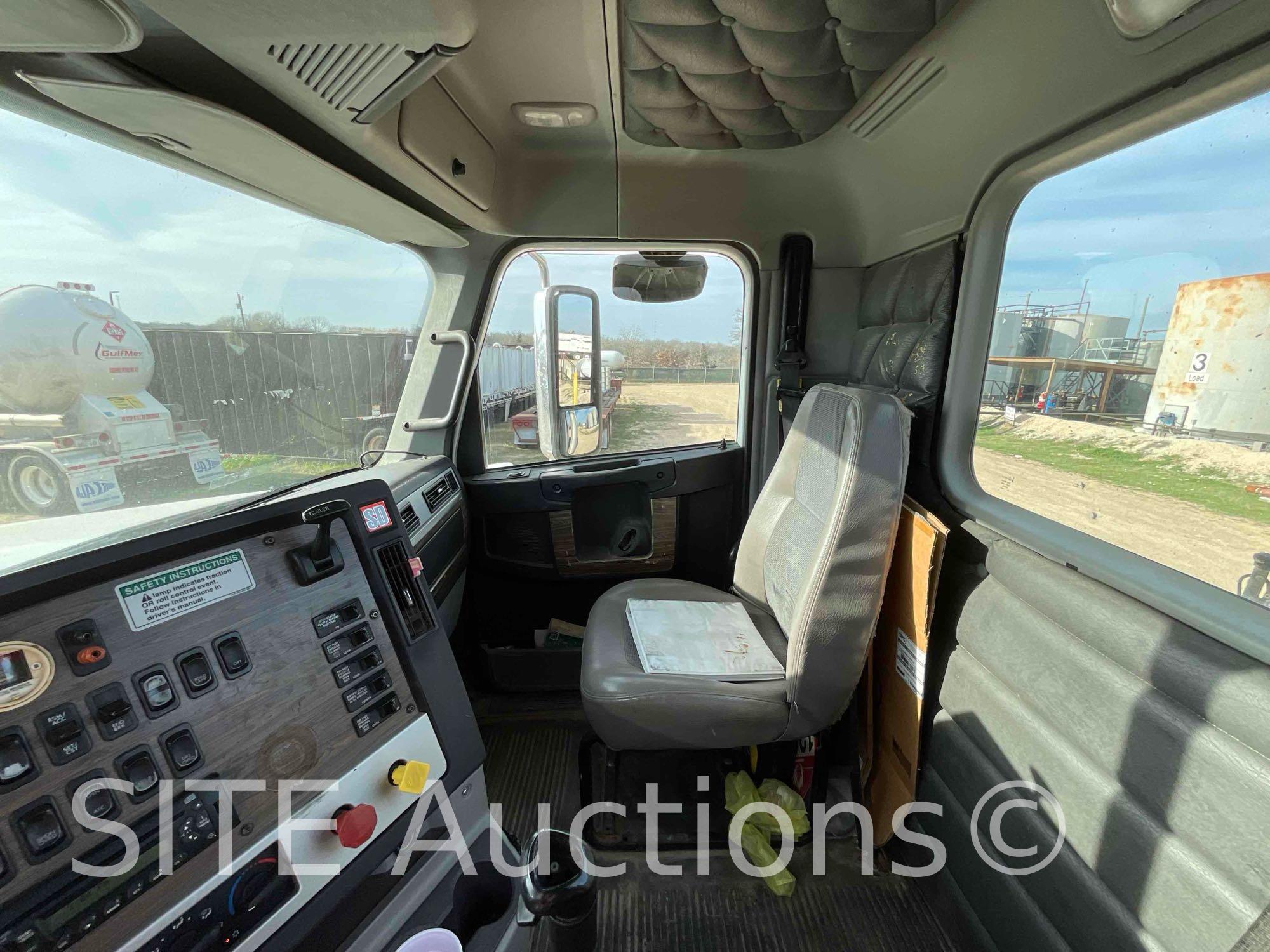 2011 Freightliner Coronado T/A Daycab Truck Tractor