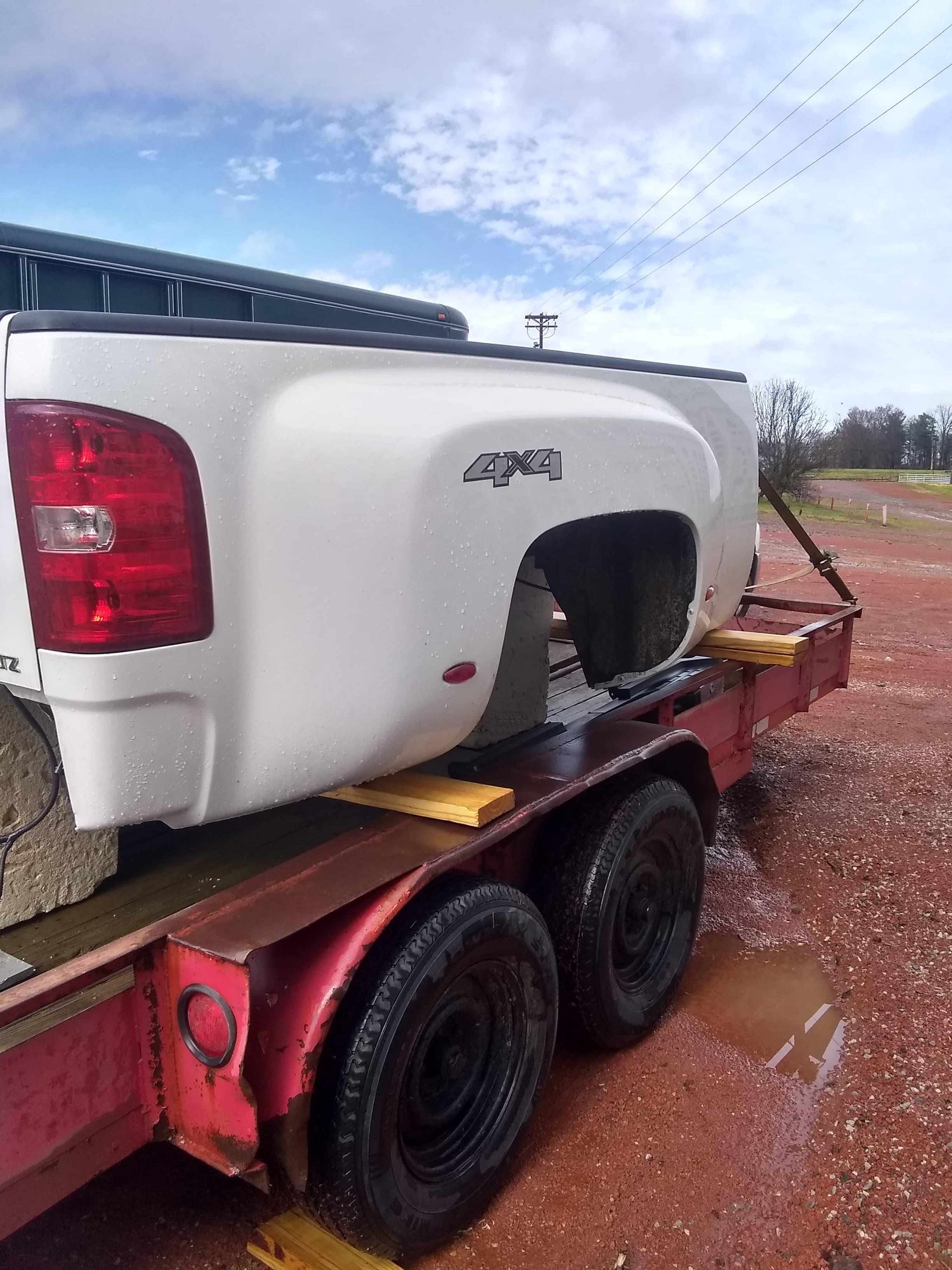 TRUCK BED FOR A 2009 CHEVROLET