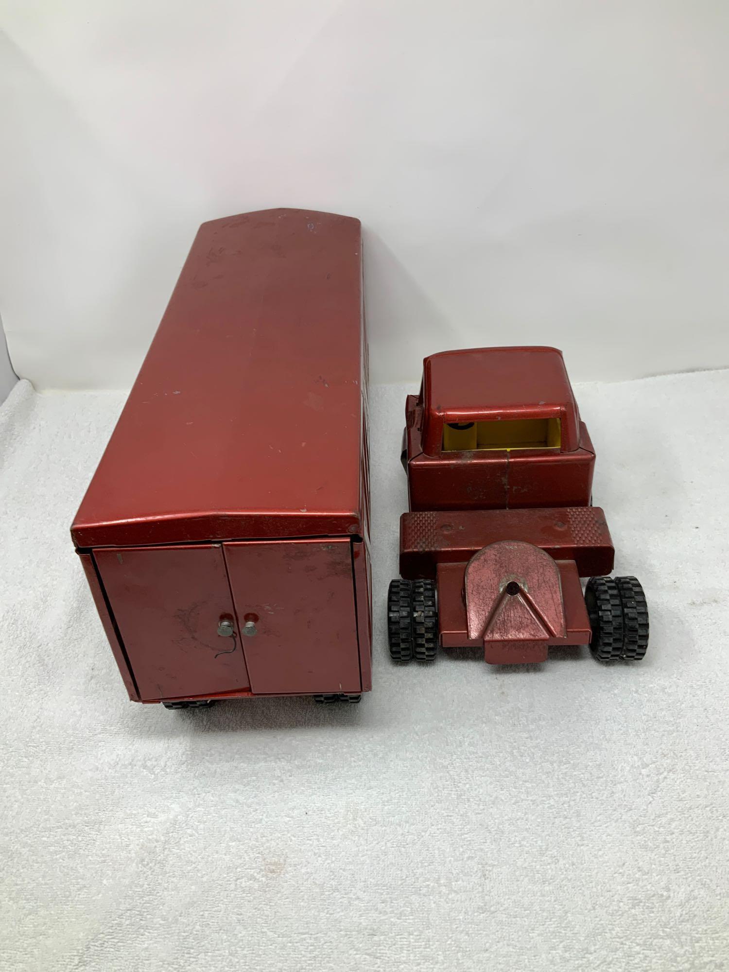 Vintage Structo pressed steel livestock truck and trailer toy