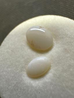 Set of White Opal gemstone 0.95 ct