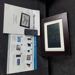 Misc. vintage Famous Photographers Course books Pandigital 7in photo frame W/remote black and white