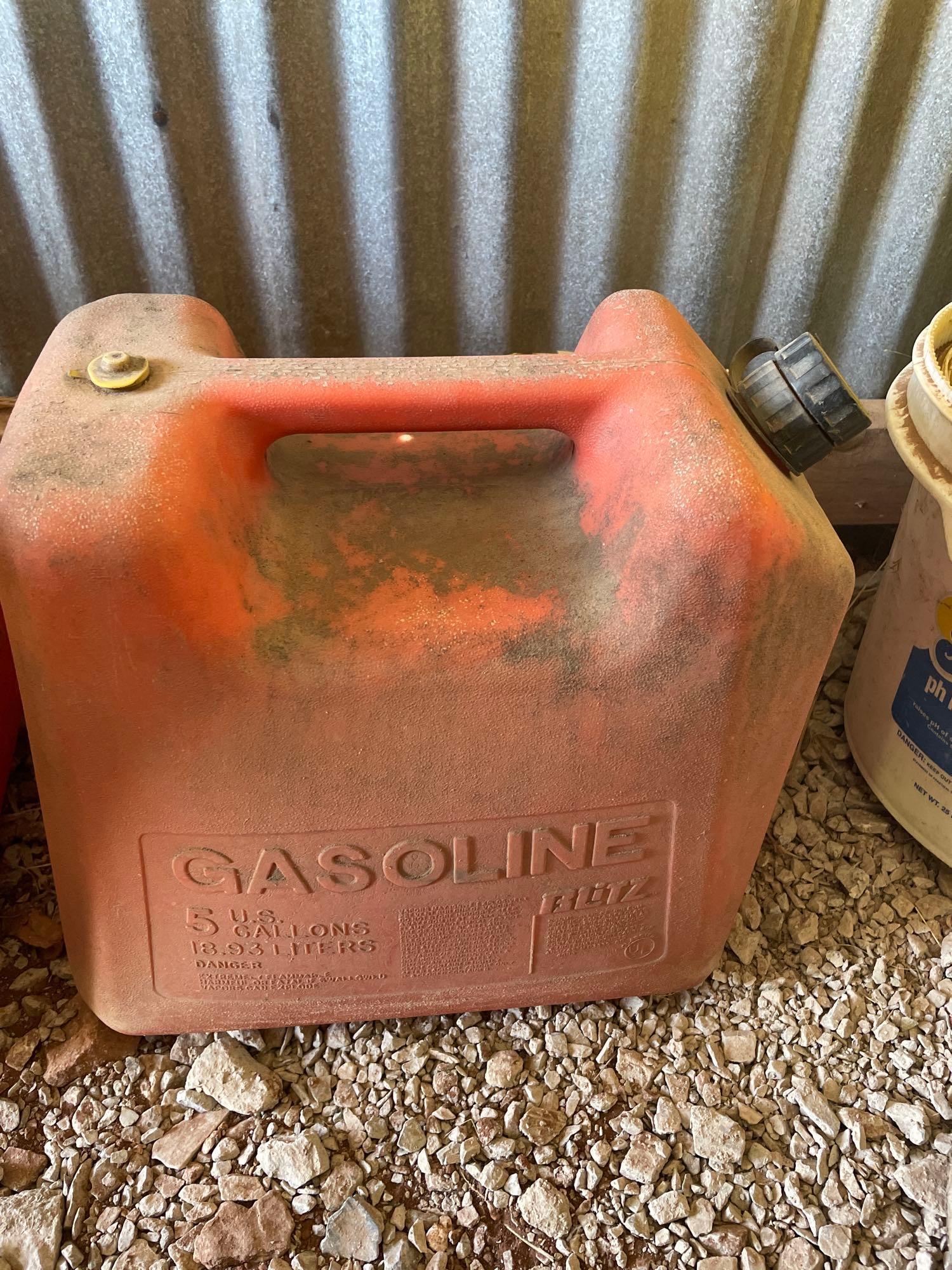 plastic 5 gallon gas cans