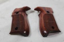 One set of Sig Sauer wood pistol grips. Look new.