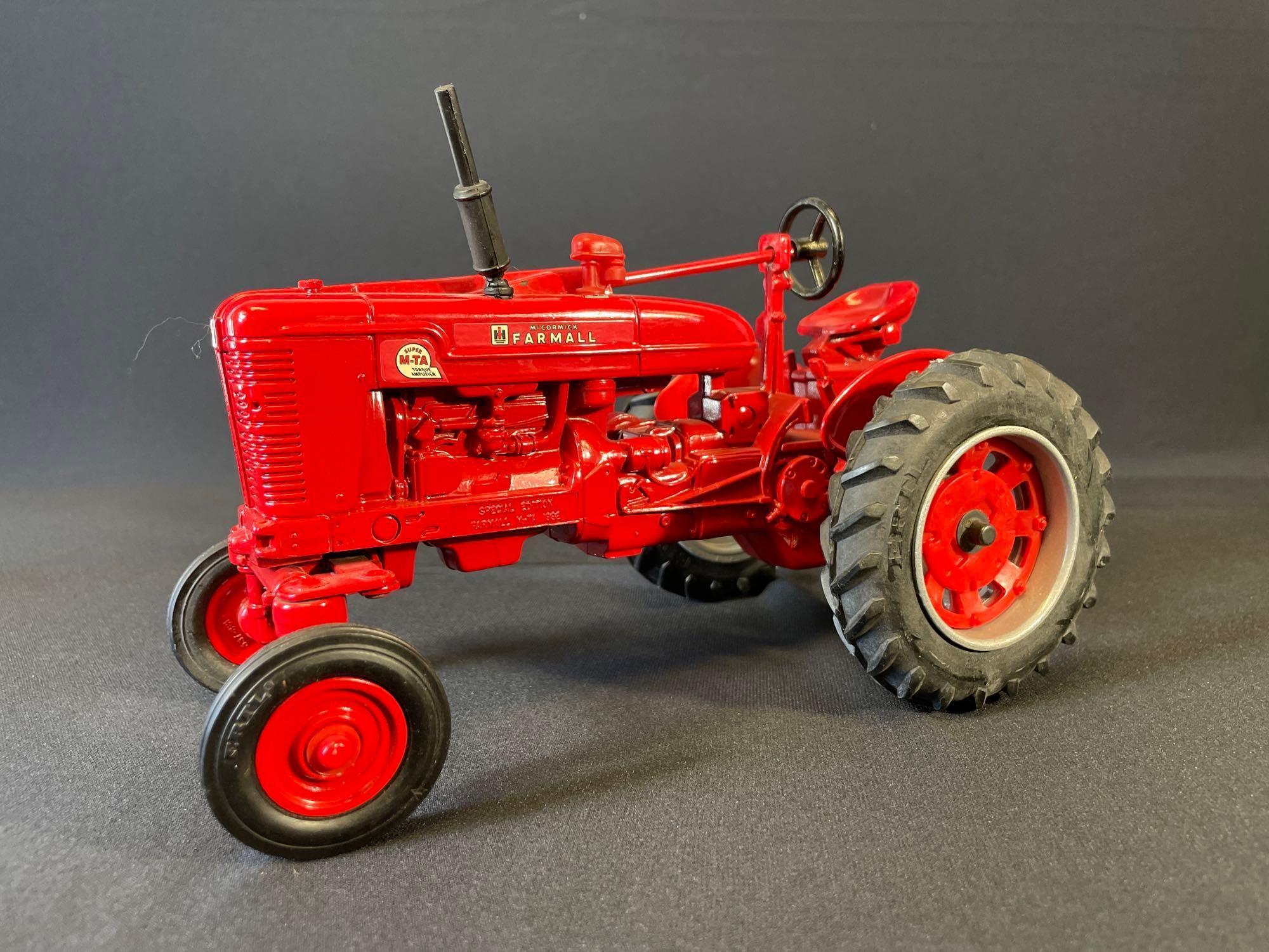 McCormick Farmall special edition 1152 & McCormick-Deering tractor spreader