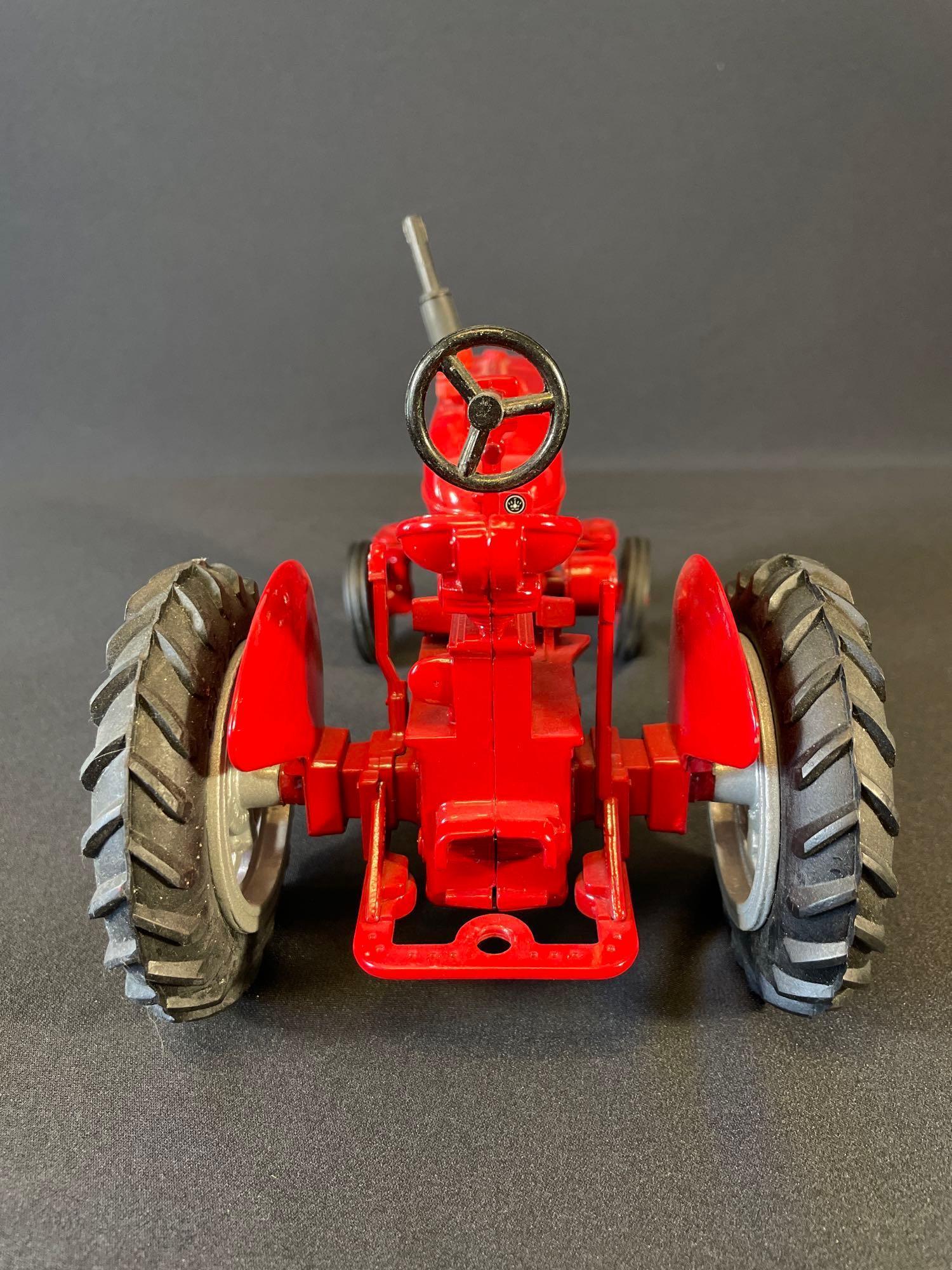 McCormick Farmall special edition 1152 & McCormick-Deering tractor spreader