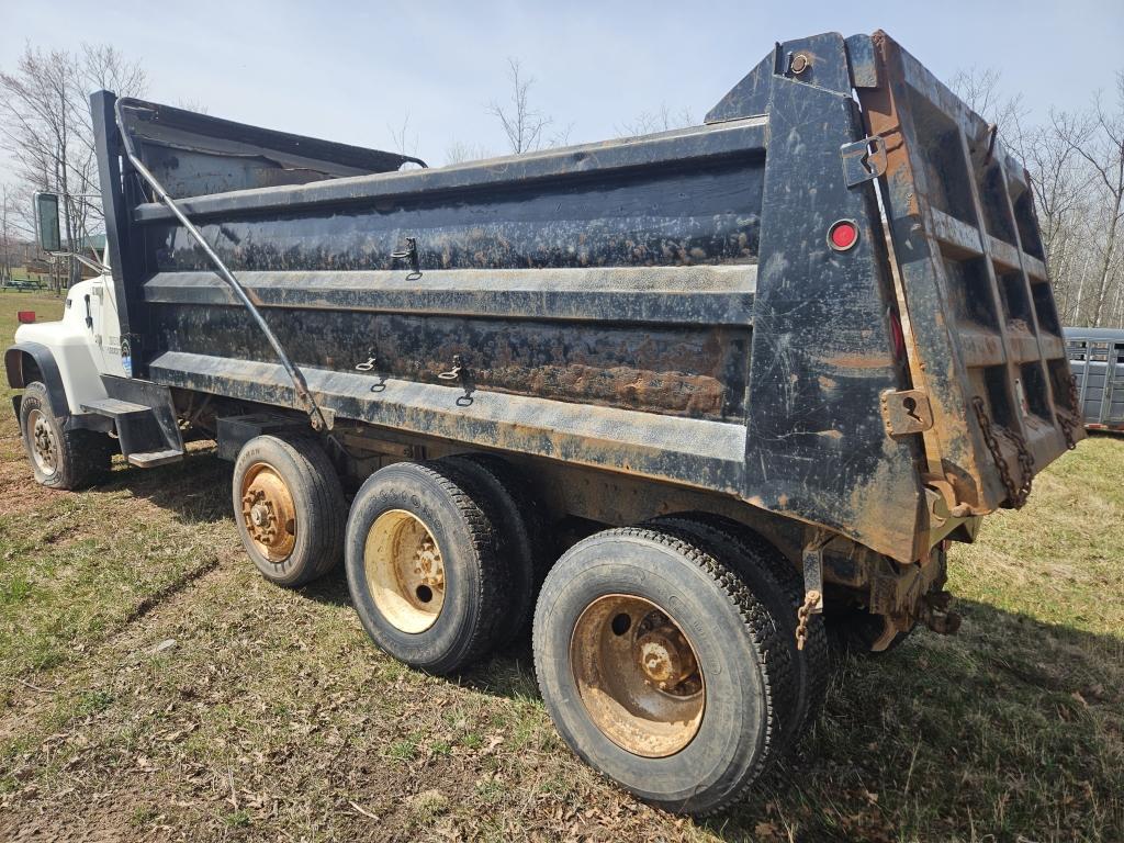 1993 Ford L8000 Dump Truck