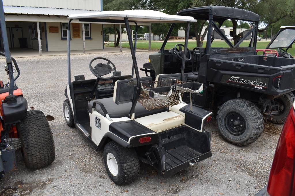 EZ GO GOLF CART ELECTRIC W/ CHARGER (NEEDS BATTERIES) (SERIAL # 532139) (NO KEY)