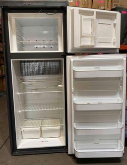 Dometic DM2872RB Refrigerator / Freezer 2-way - 8 Cu. Ft.