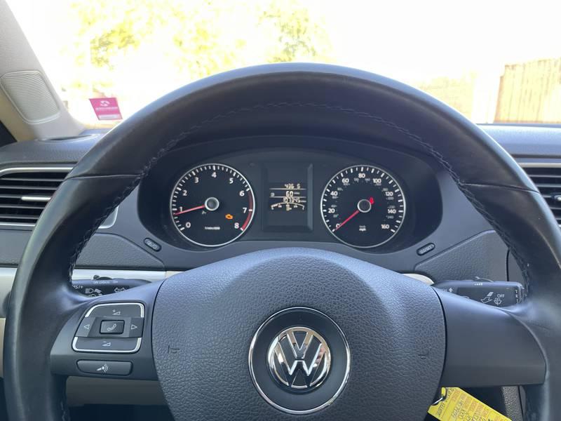 2014 Volkswagen Jetta SE 4 Door Sedan