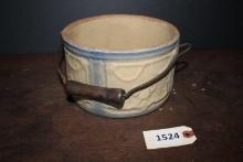 Stoneware bucket with handle