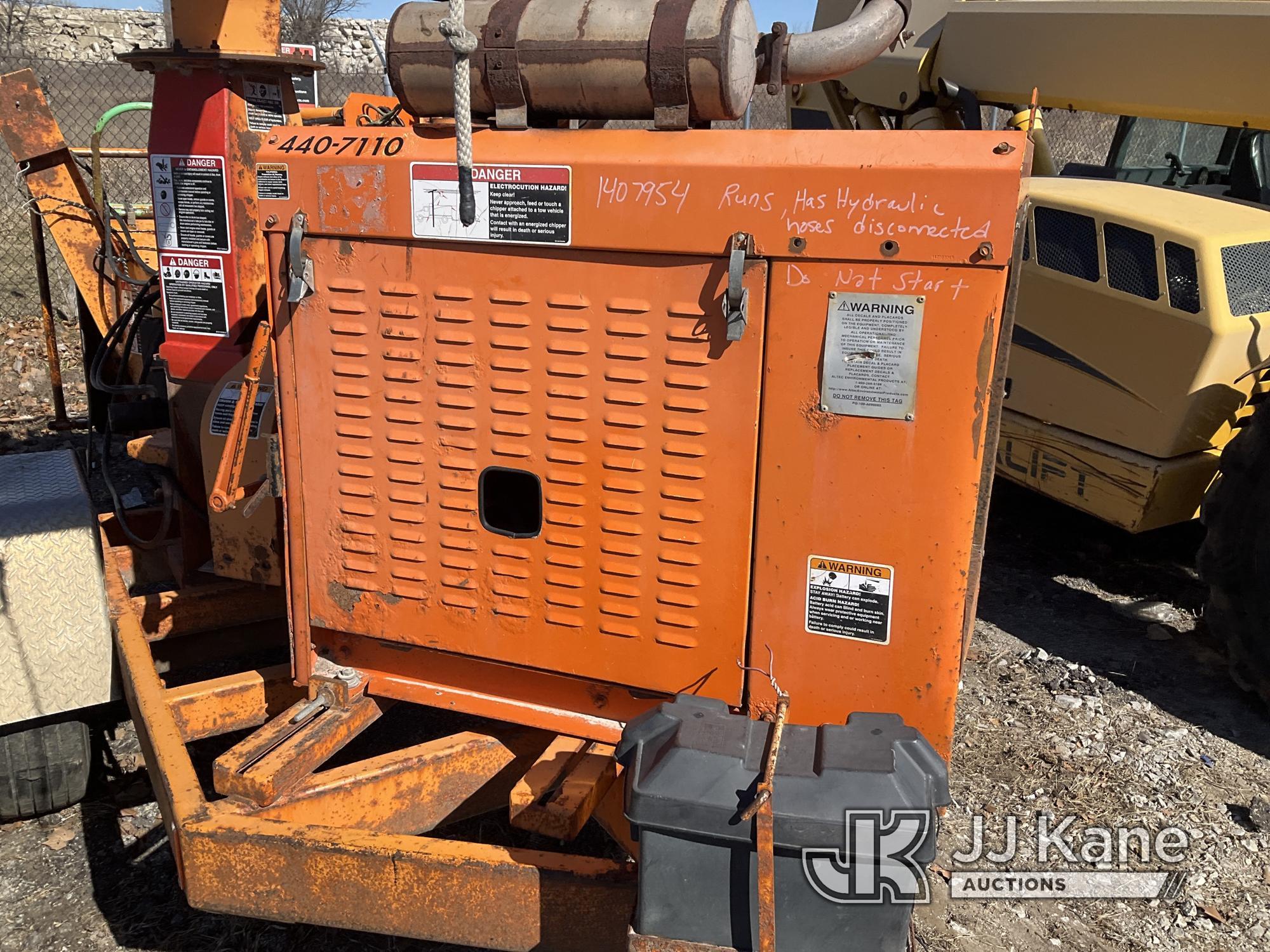 (Kansas City, MO) 2007 Altec DC1217 Chipper (12in Disc) Runs) (Seller States Bad Engine & Hydraulics