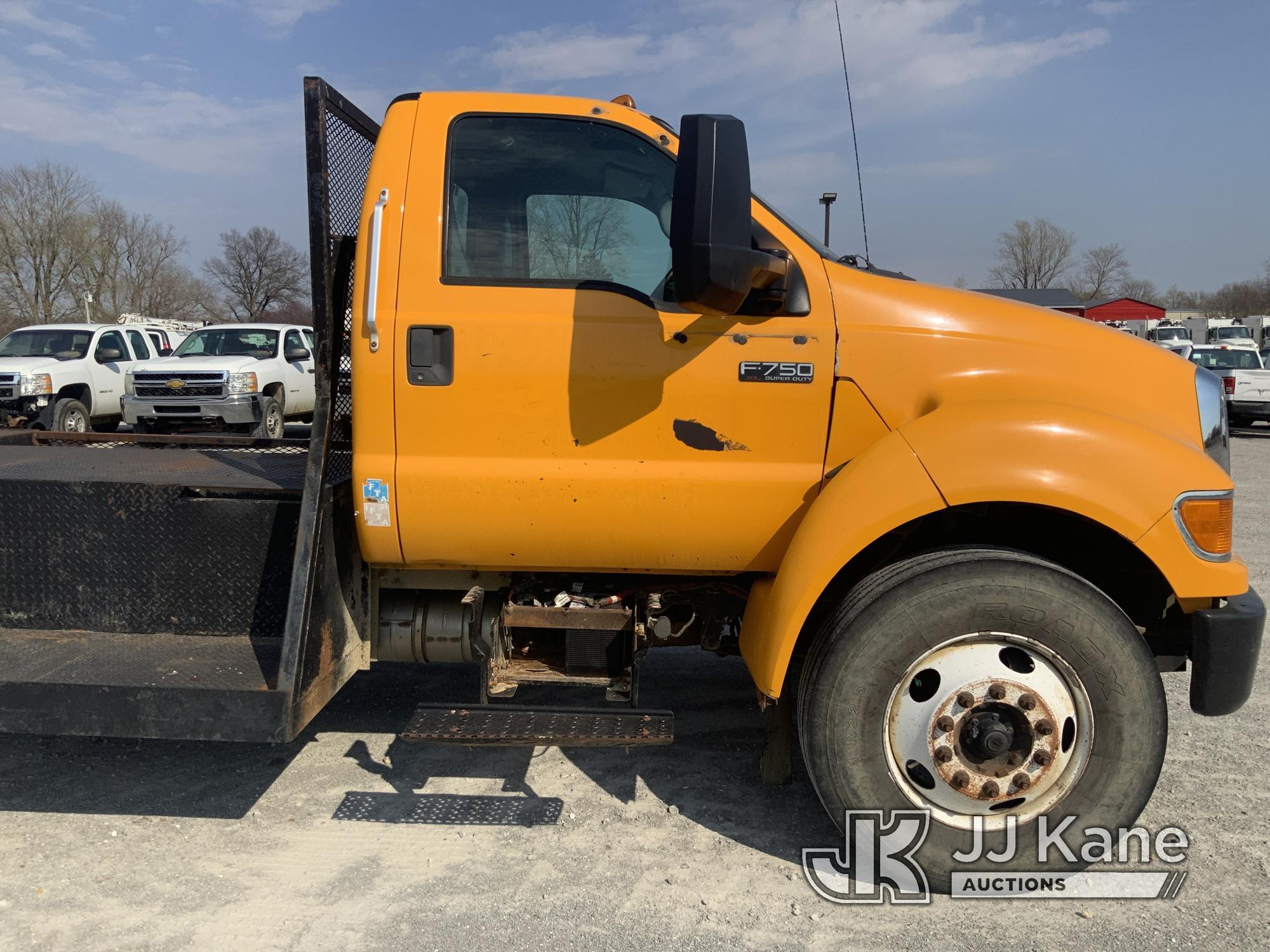 (Hawk Point, MO) 2013 Ford F750 Flatbed Truck Runs & Moves) (Check Engine Light On, Missing Headligh