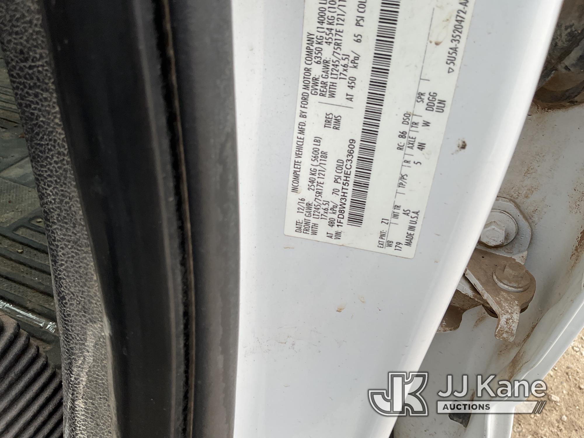 (Alvin, TX) 2017 Ford F350 4x4 Crew-Cab Flatbed/Service Truck Runs & Moves) (Check Engine Light On
