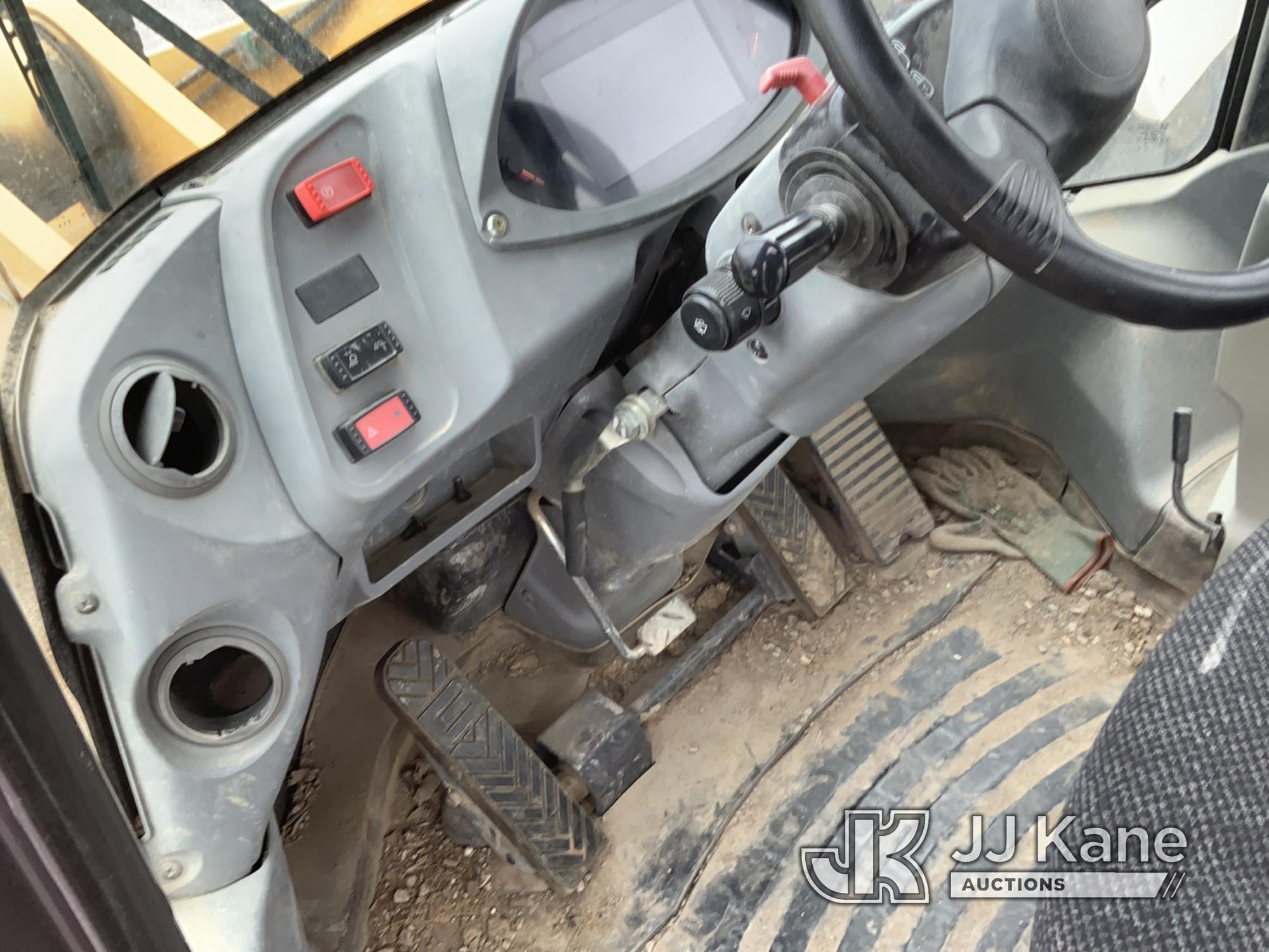 (Kansas City, MO) 2012 Kawasaki 90Z7 Wheel Loader Runs, Moves & Operates) (Rear Grille Damaged