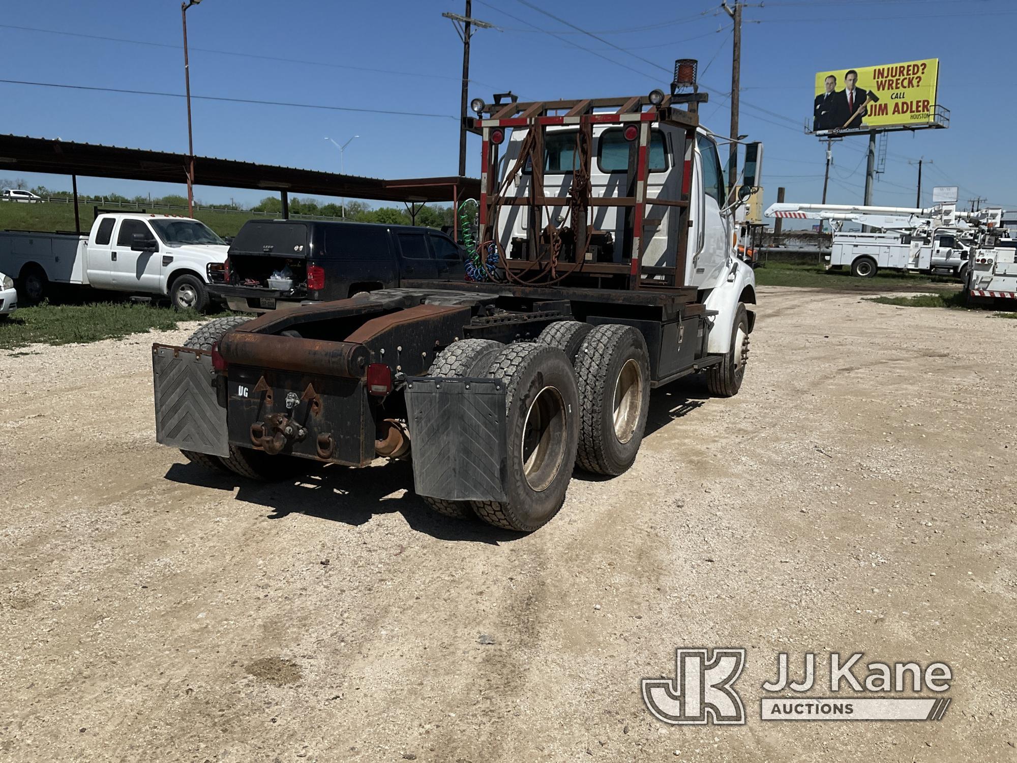 (San Antonio, TX) 2003 Sterling LT9500 Truck Tractor Runs & Moves)(Jump to Start