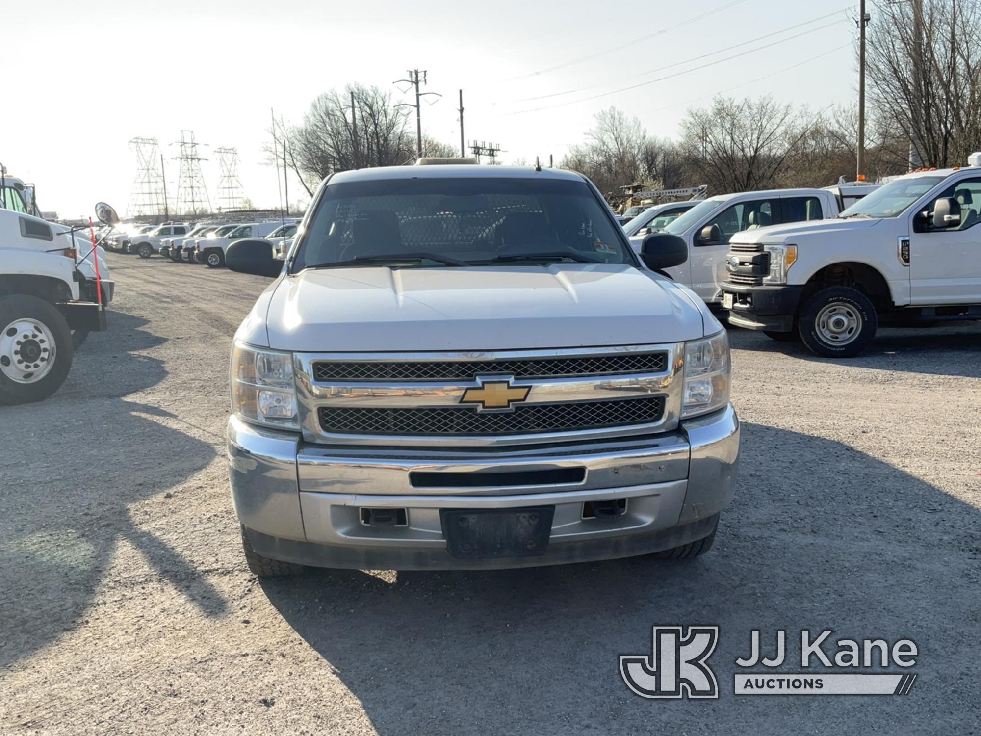 (Plymouth Meeting, PA) 2013 Chevrolet Silverado 1500 4x4 Extended-Cab Pickup Truck Runs & Moves, Bod