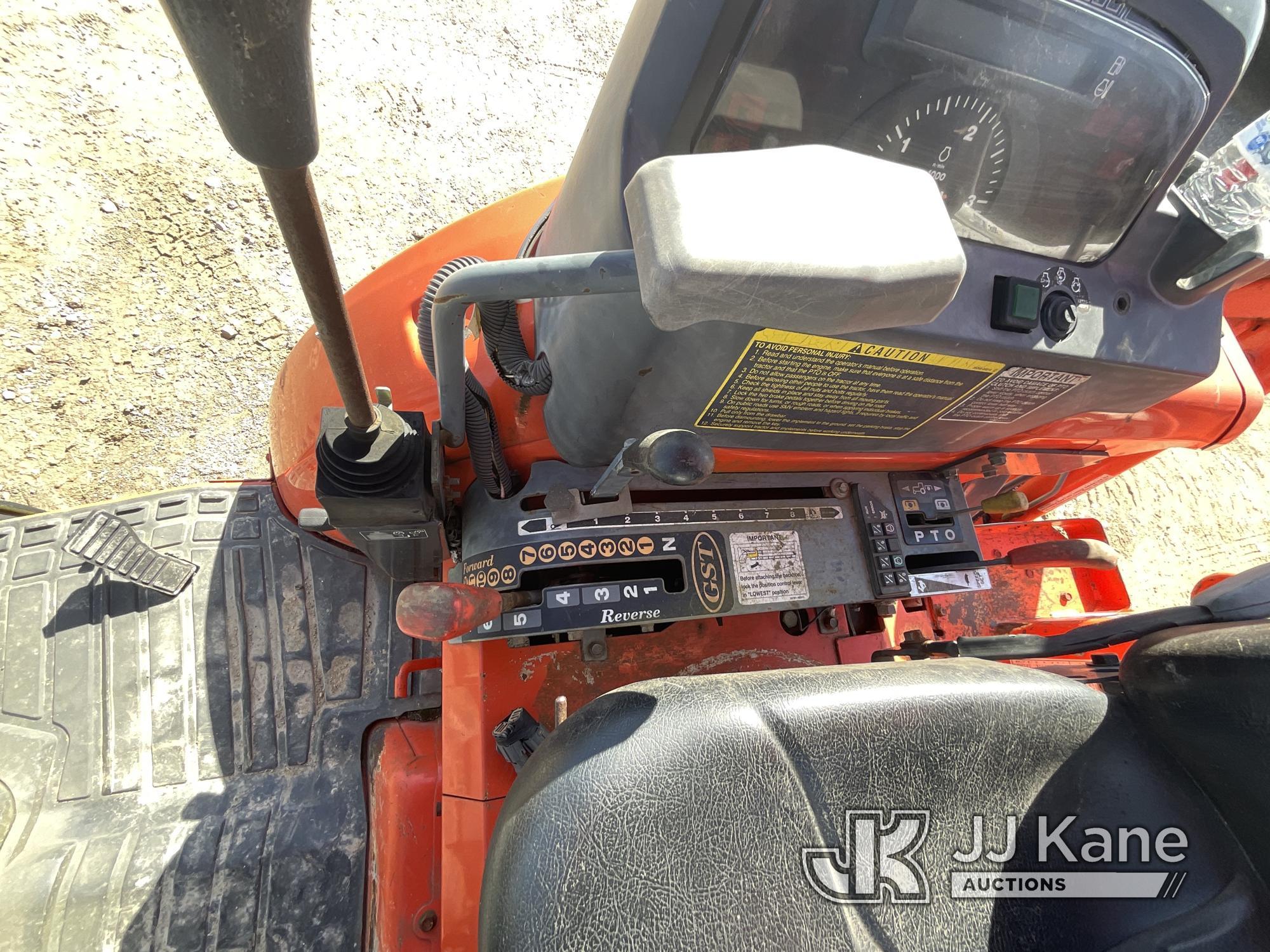 (Munroe Falls, OH) Kubota L39 4x4 Tractor Loader Backhoe Runs & Operates