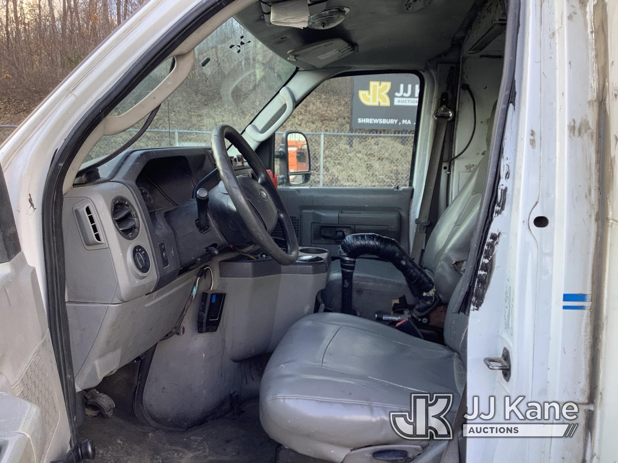 (Shrewsbury, MA) 2010 Ford E450 Cutaway Enclosed Service Van Runs & Moves) (Body & Rust Damage