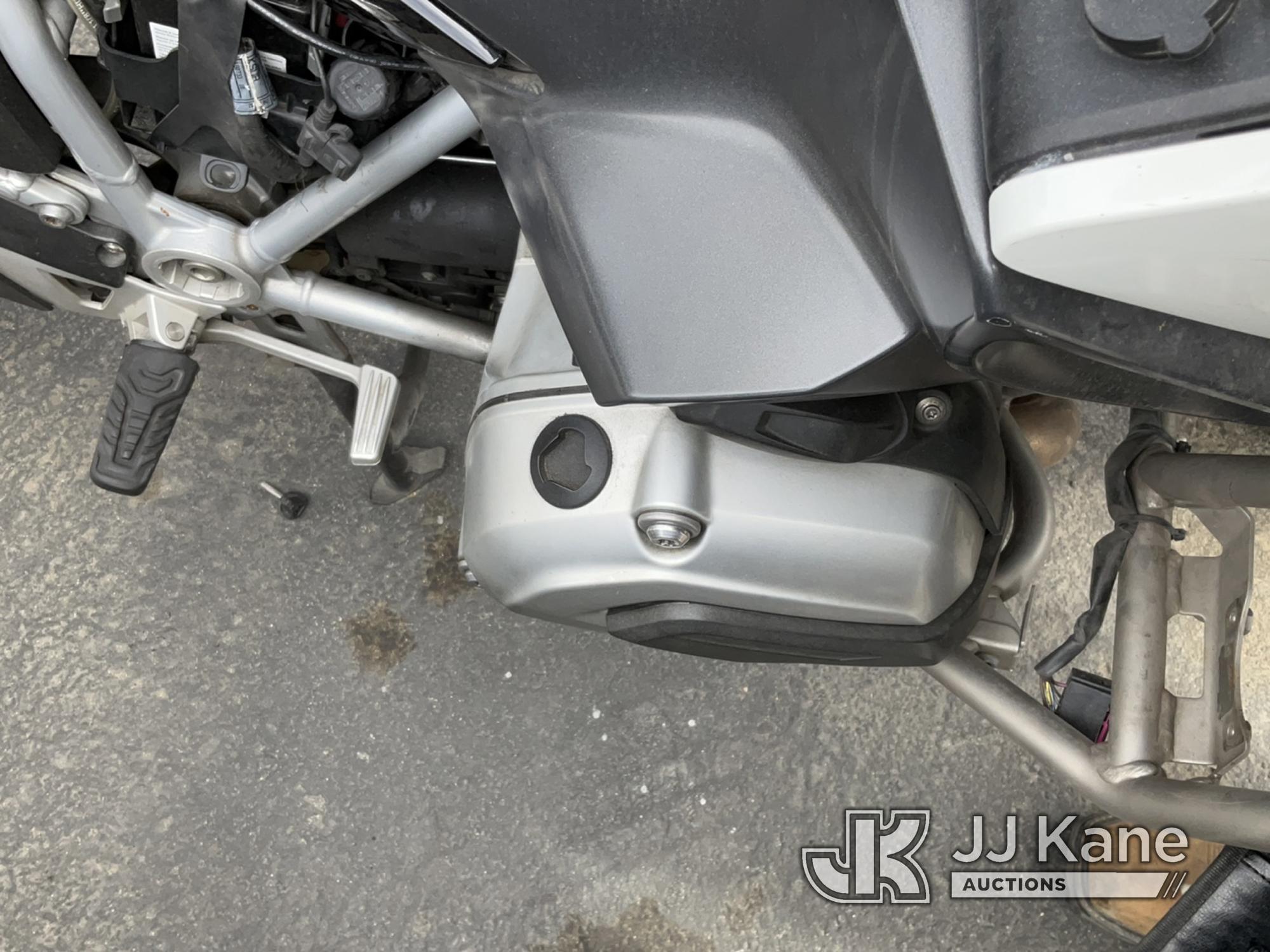(Jurupa Valley, CA) 2016 BMW R1200RT Motorcycle Not Running , Missing Parts