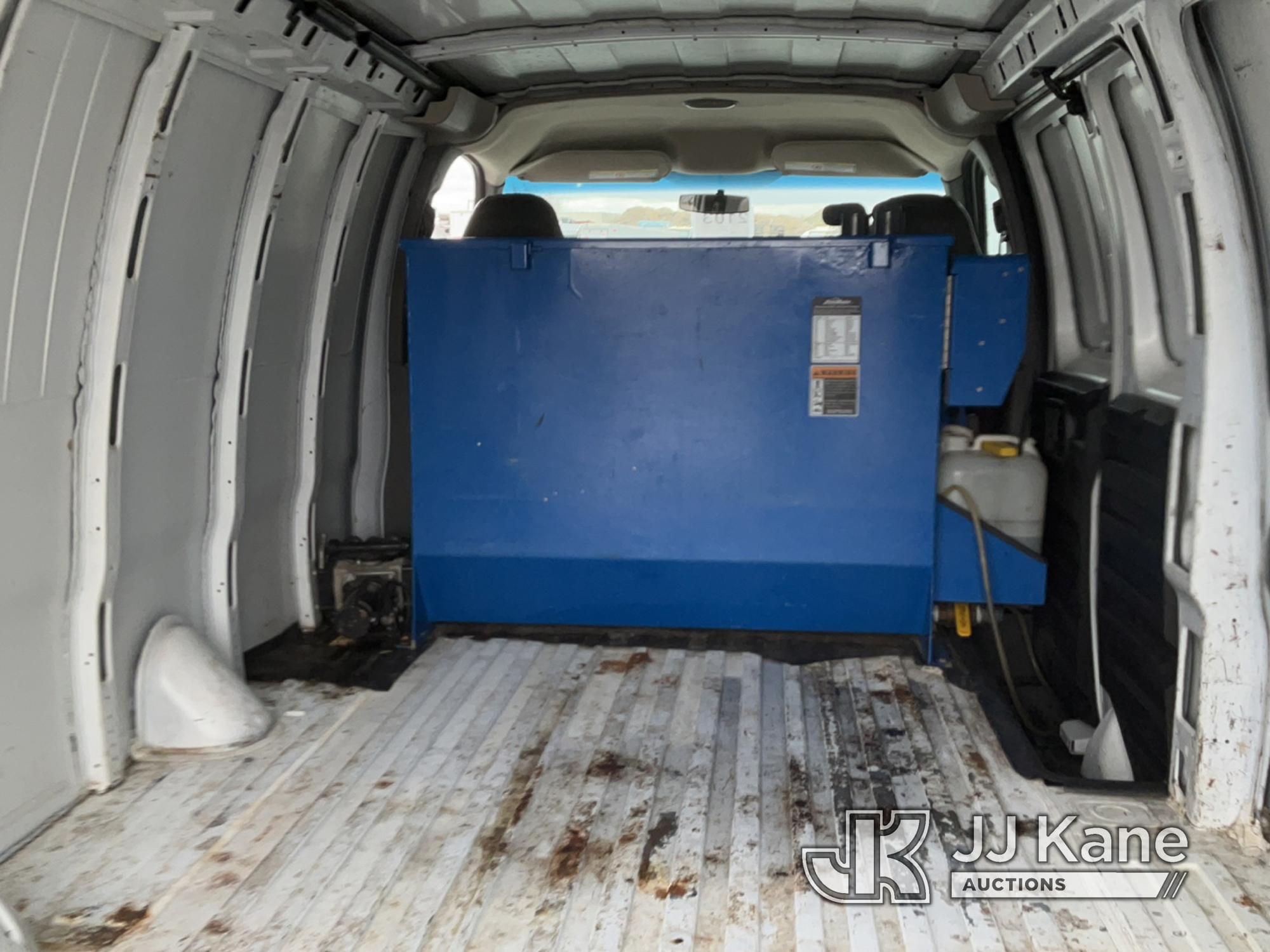 (Salt Lake City, UT) 2010 Chevrolet Express G2500 Cargo Van Runs & Moves) (Battery Light On