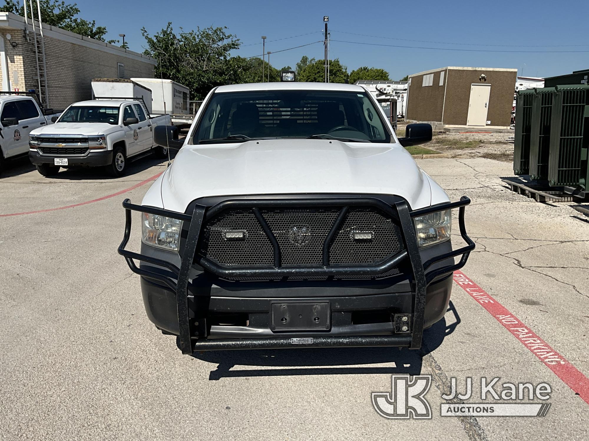 (Azle, TX) 2014 RAM 1500 4x4 Extended-Cab Pickup Truck Runs & Moves) (ABS Warning Light On, TPMS War