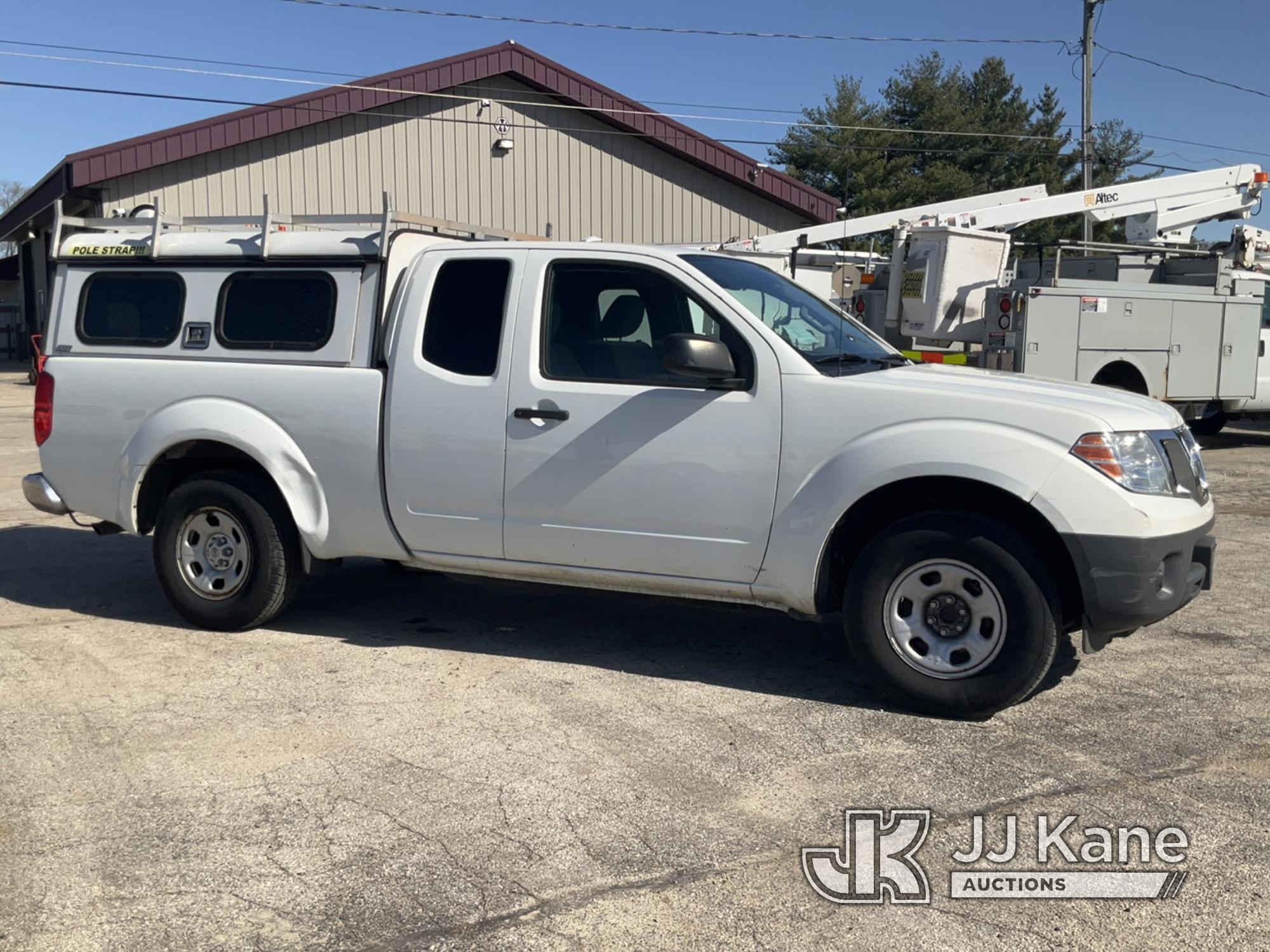 (South Beloit, IL) 2015 Nissan Frontier Extended-Cab Pickup Truck Runs & Moves) (Body Damage, Paint