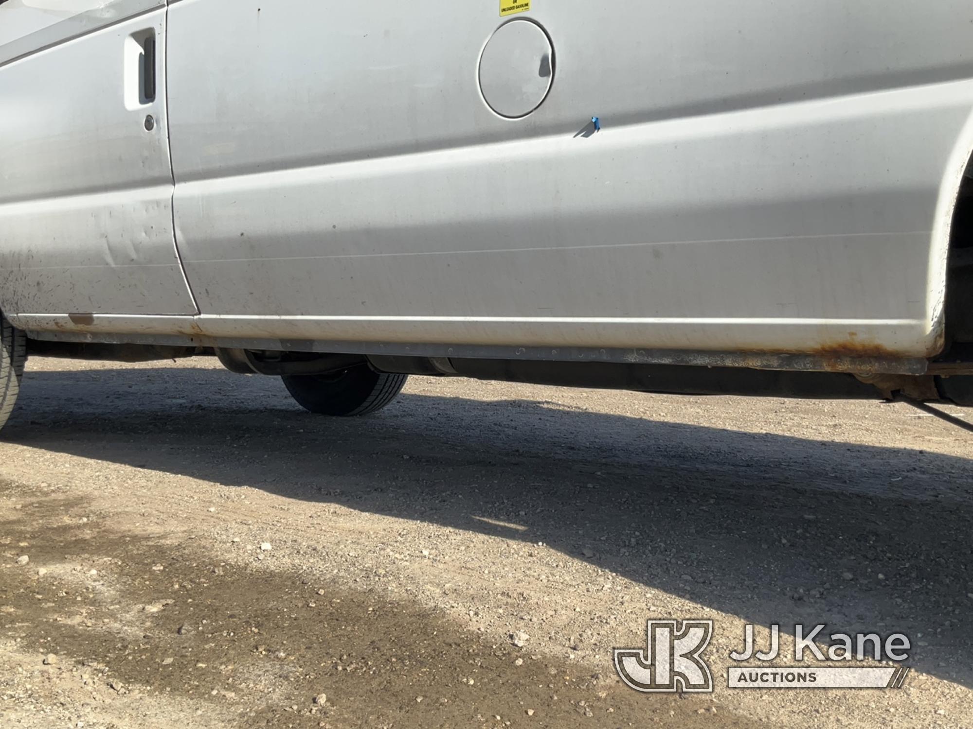 (South Beloit, IL) 2011 Ford E250 Cargo Van Runs & Moves) (Paint Damage, Body Damage