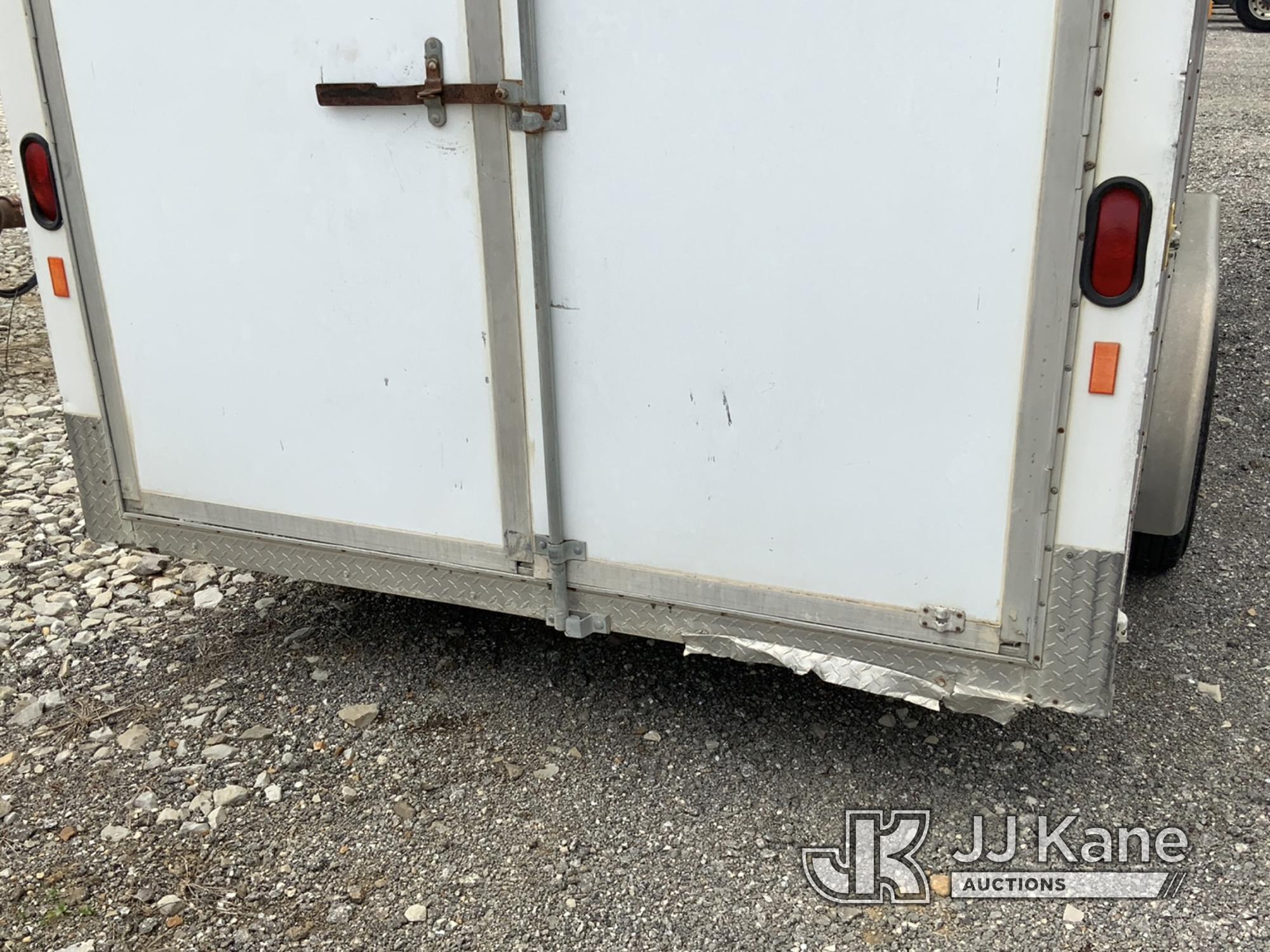 (Tipton, MO) 2004 Playtime T/A Enclosed Cargo Trailer