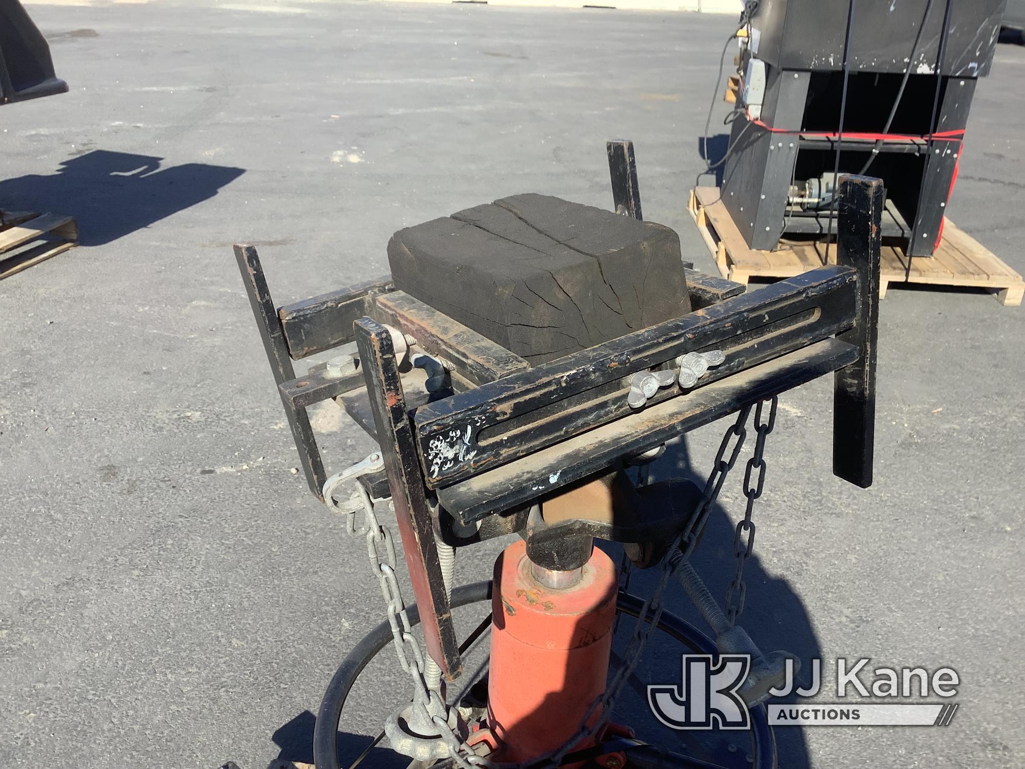 (Jurupa Valley, CA) 1 Transmission Jack (Used) NOTE: This unit is being sold AS IS/WHERE IS via Time