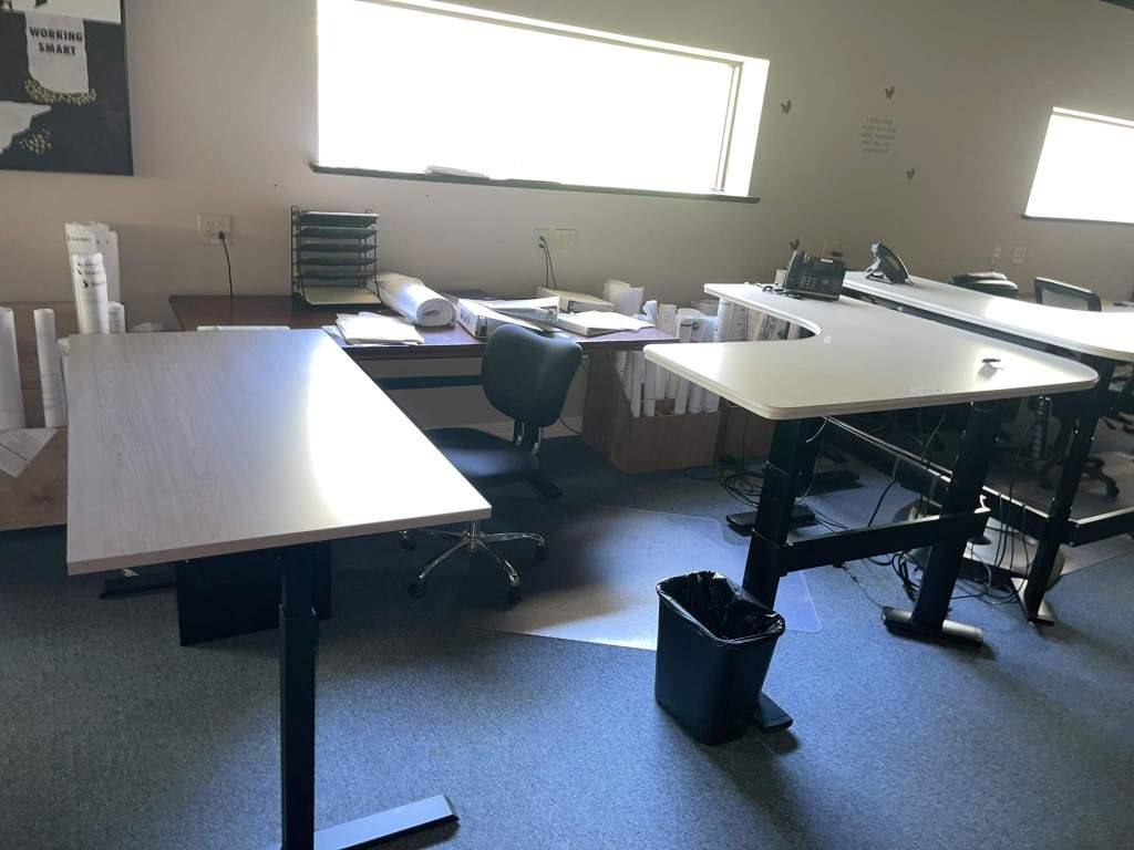 (2) ADJUSTABLE HEIGHT MODULAR DESKS; (5) ADJUSTABLE HEIGHT TABLES & (3) ROLLING CHAIRS