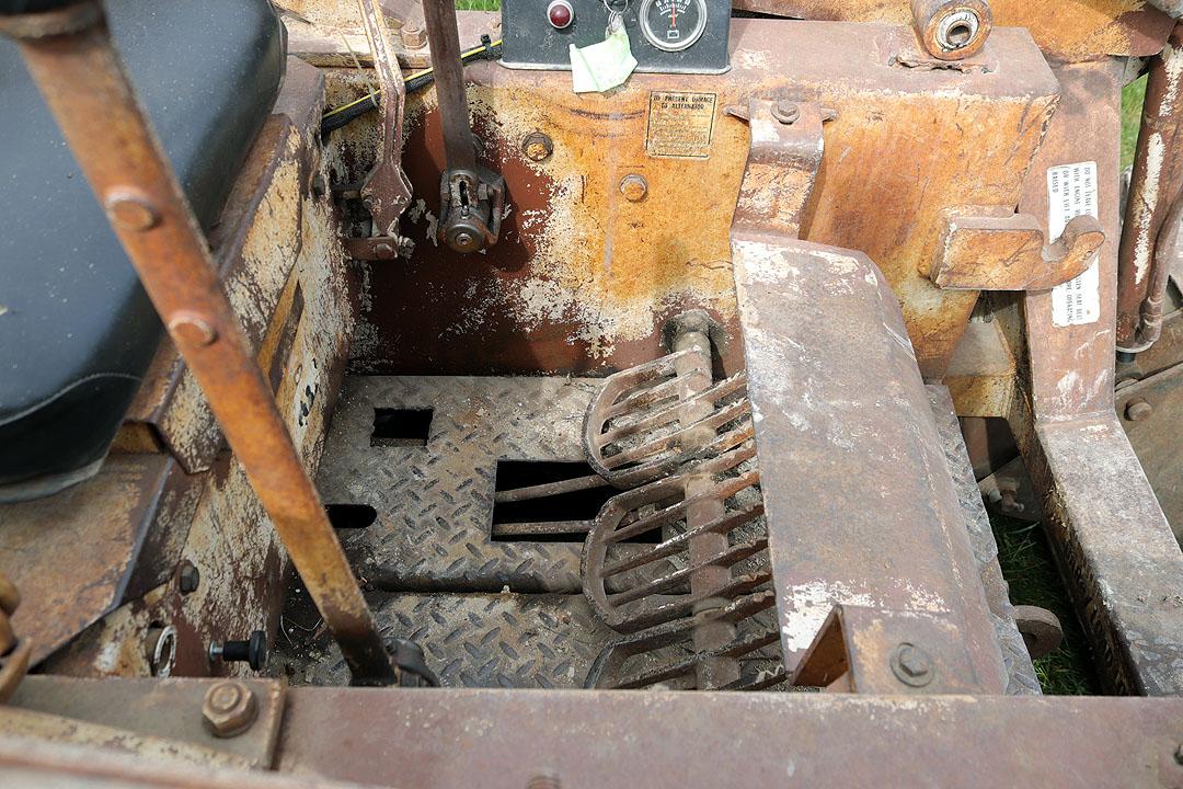 Melroe Bobcat M-610 skid loader w/ 4 cyl gas engine, 60" materials bucket & manure fork bucket , is 