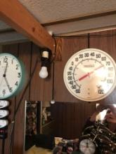 Clock/barometers