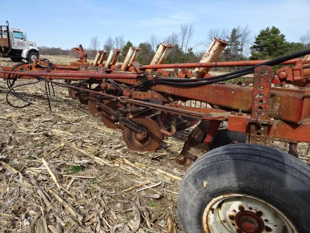 IHC 720 6X18” AUTO SPRING RESET PLOW, ON LAND W/ BUSTER BAR LEVELER