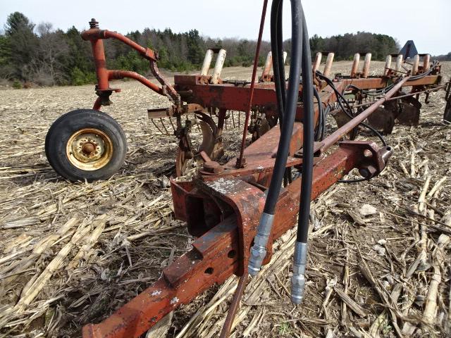 IHC 720 6X18” AUTO SPRING RESET PLOW, ON LAND W/ BUSTER BAR LEVELER