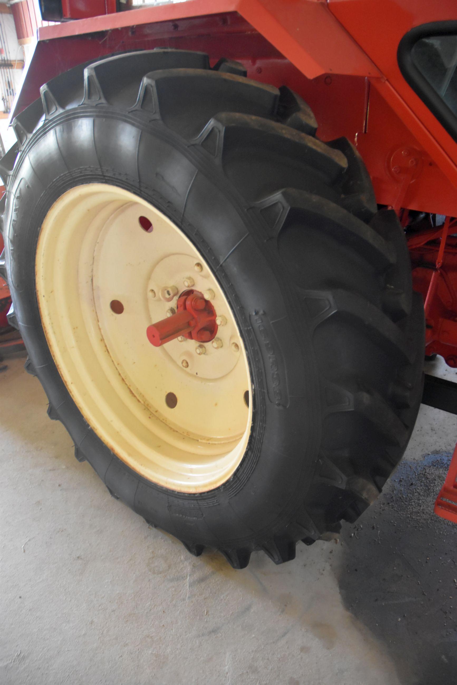 Belarus 925 MFWD, Like New Rubber, 2 Hydraulic, PTO, 3pt., 452 Original One Owner Hours,