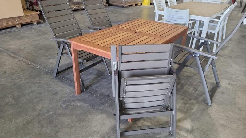 OPEN BOX - BRAND NEW OUTDOOR 100% FSC SOLID WOOD RECTANGULAR TABLE WITH 4 ALUMINUM FOLDING CHAIRS
