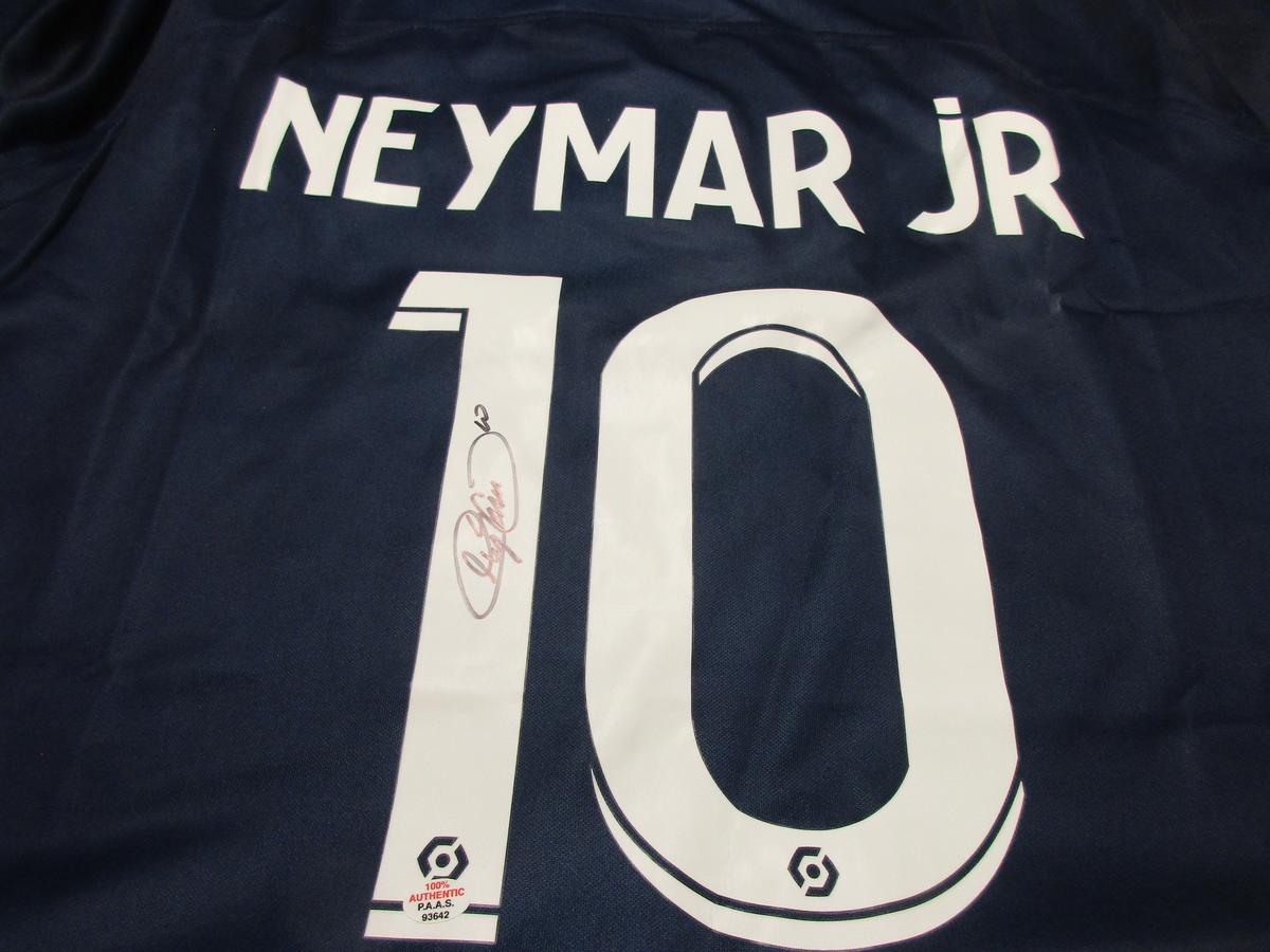 Neymar Jr of the Paris Saint Germain signed autographed soccer jersey PAAS COA 642
