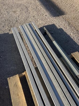 PALLET OF 2IN X 2IN SQUARE TUBING AND ALL-THREAD