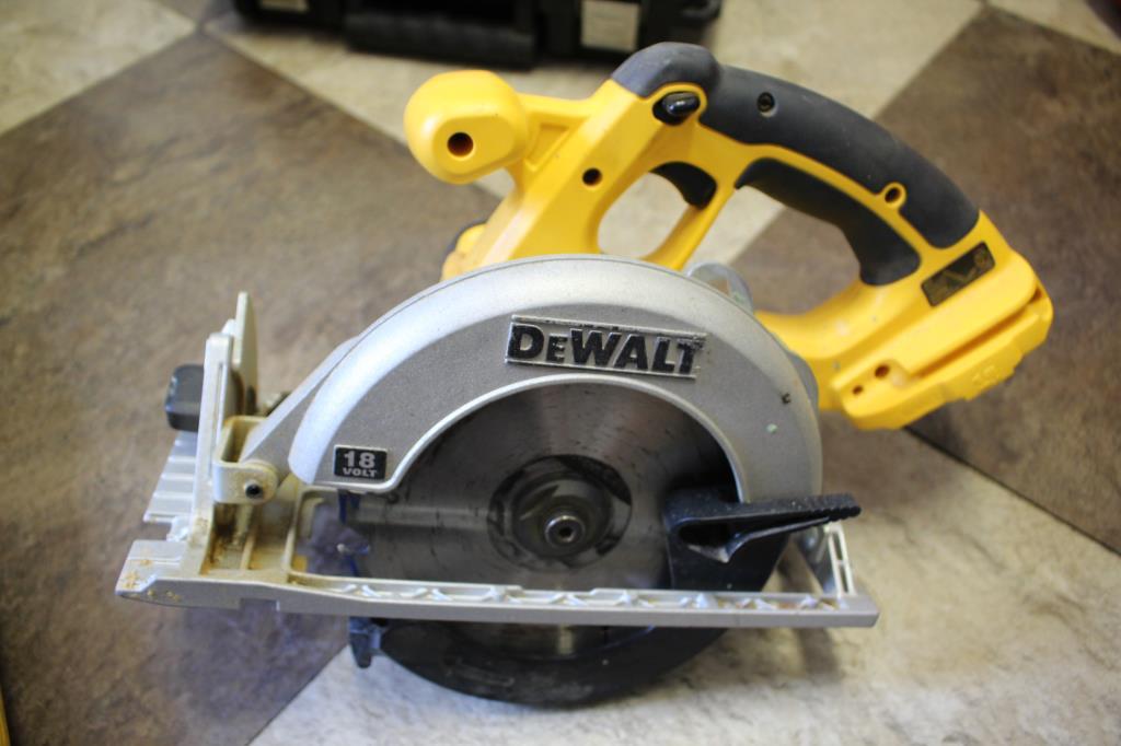 (3 pc) DeWalt 18V Cordless Tool Set