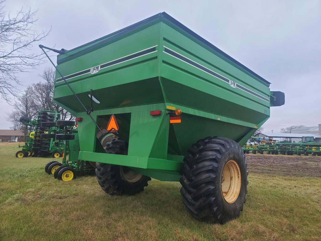 J&M 875-18 Pull Type Grain Cart