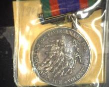 1939-1945 Canada WW2 Voluntary Service  Medal In Uncirculated Condition With Original Ribbon and Pin