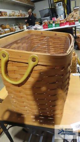 Longaberger 2000 leather handled basket