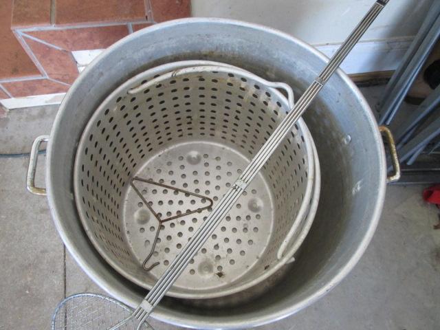 Large Outdoor Gourmet Stainless Low Country Boil Pot, Strainer Basket and Strainer Scoop