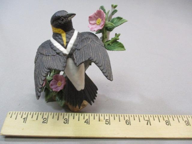 2003 Lenox "Bobolink" Fine Porcelain Bird Figurine 4 1/2"