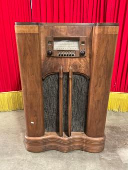 Antique RCA Wooden Cabinet Radio Model 87K1. Untested, Not Working. See pics.