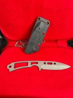 2x New In Box Buck Fixed Blade Knives in Sheathes - Numbered CSAR T 680 & 679 - See pics